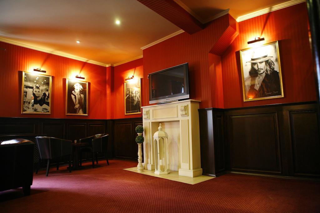 Hotel Zorza Namysłów Buitenkant foto