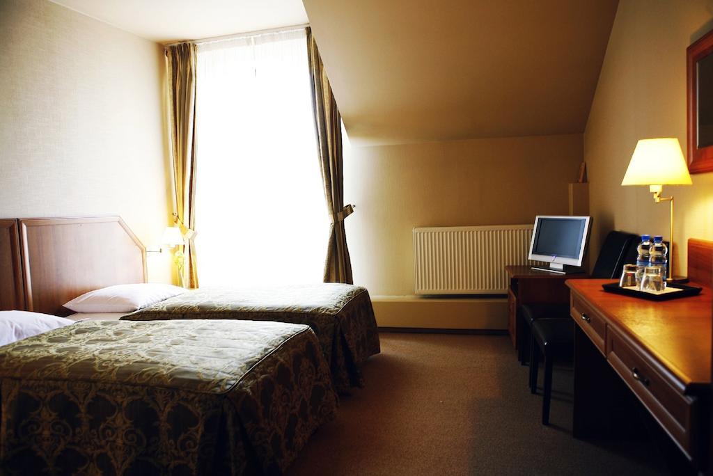 Hotel Zorza Namysłów Buitenkant foto