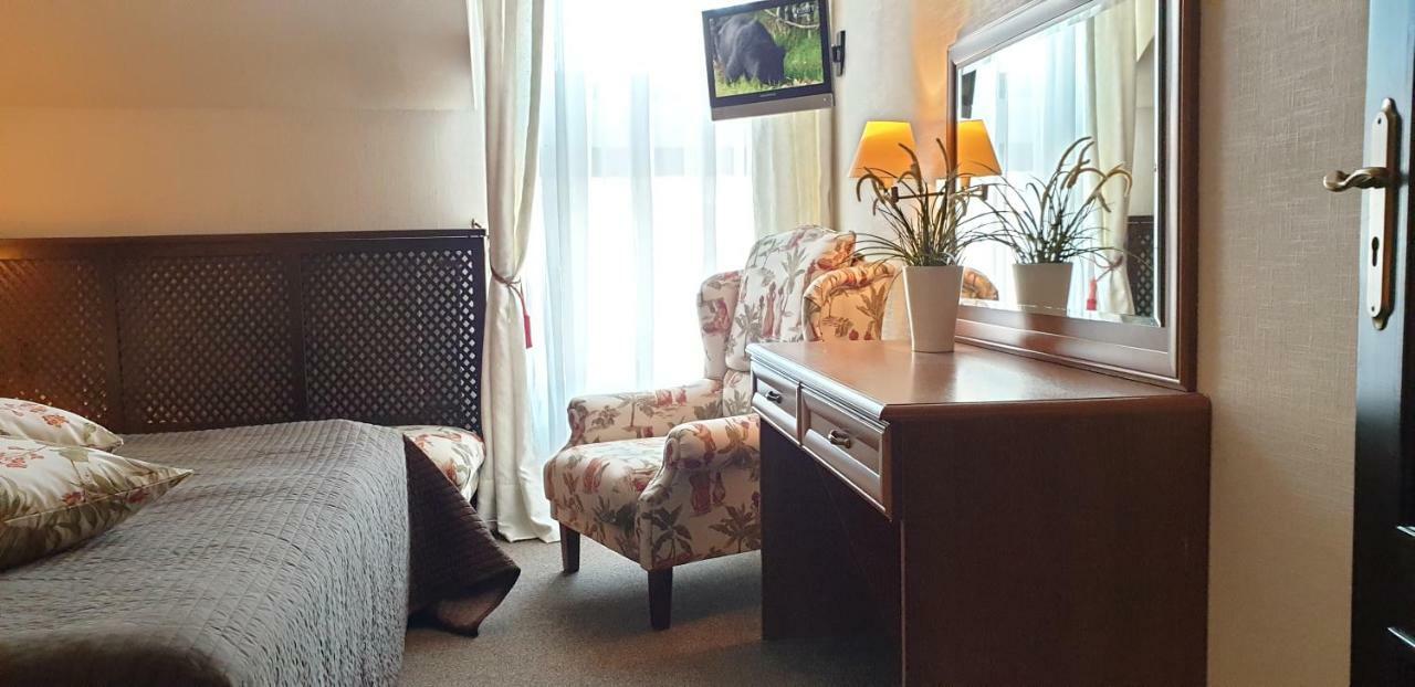 Hotel Zorza Namysłów Buitenkant foto